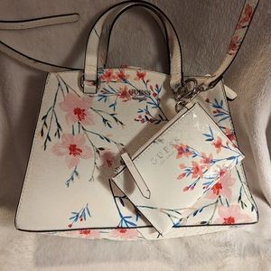 Guess purse with clutch